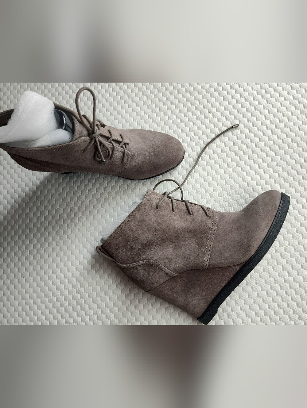 New Women's Taupe Lace-Up Wedge Booties Vince Camuto Kiotio Size 9M/39